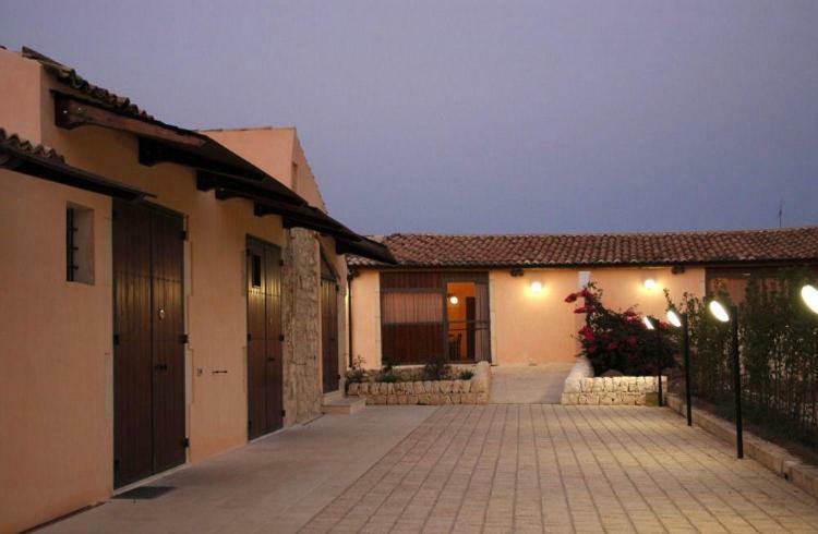 Antica Masseria La Fiumara Bed & Breakfast Noto Exterior photo